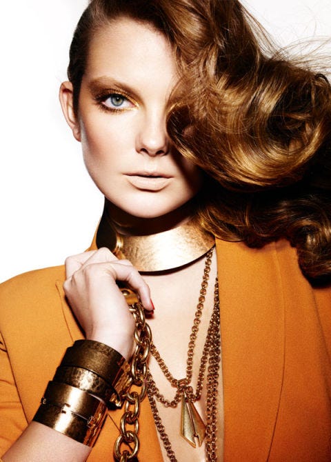 Hair, Hairstyle, Fashion model, Beauty, Photo shoot, Brown hair, Long hair, Lip, Hair coloring, Model, 