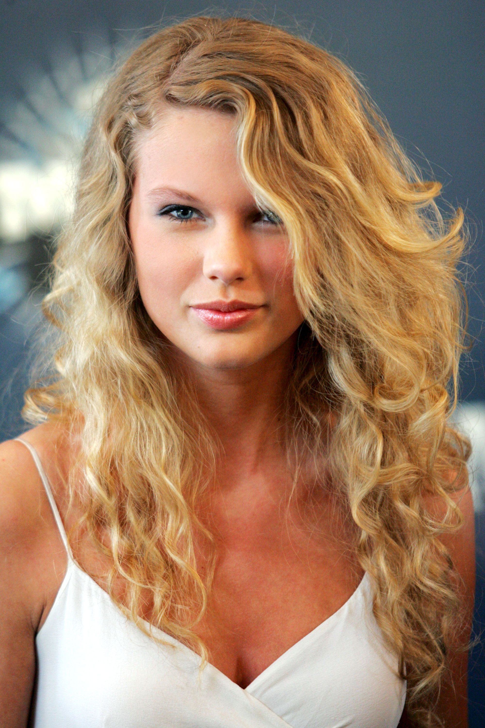 Taylor Swift Hairstyles Taylor Swifts Curly Straight Short