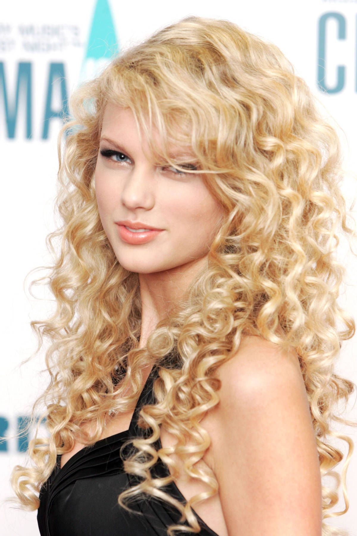 Taylor Swifts Amazing Beauty Transformation Through The Years 