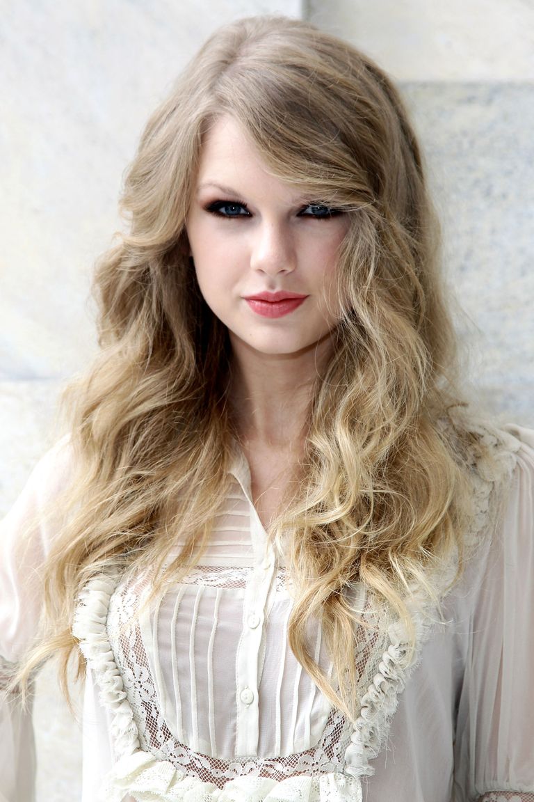 Taylor Swift Hairstyles - Taylor Swift's Curly, Straight ...