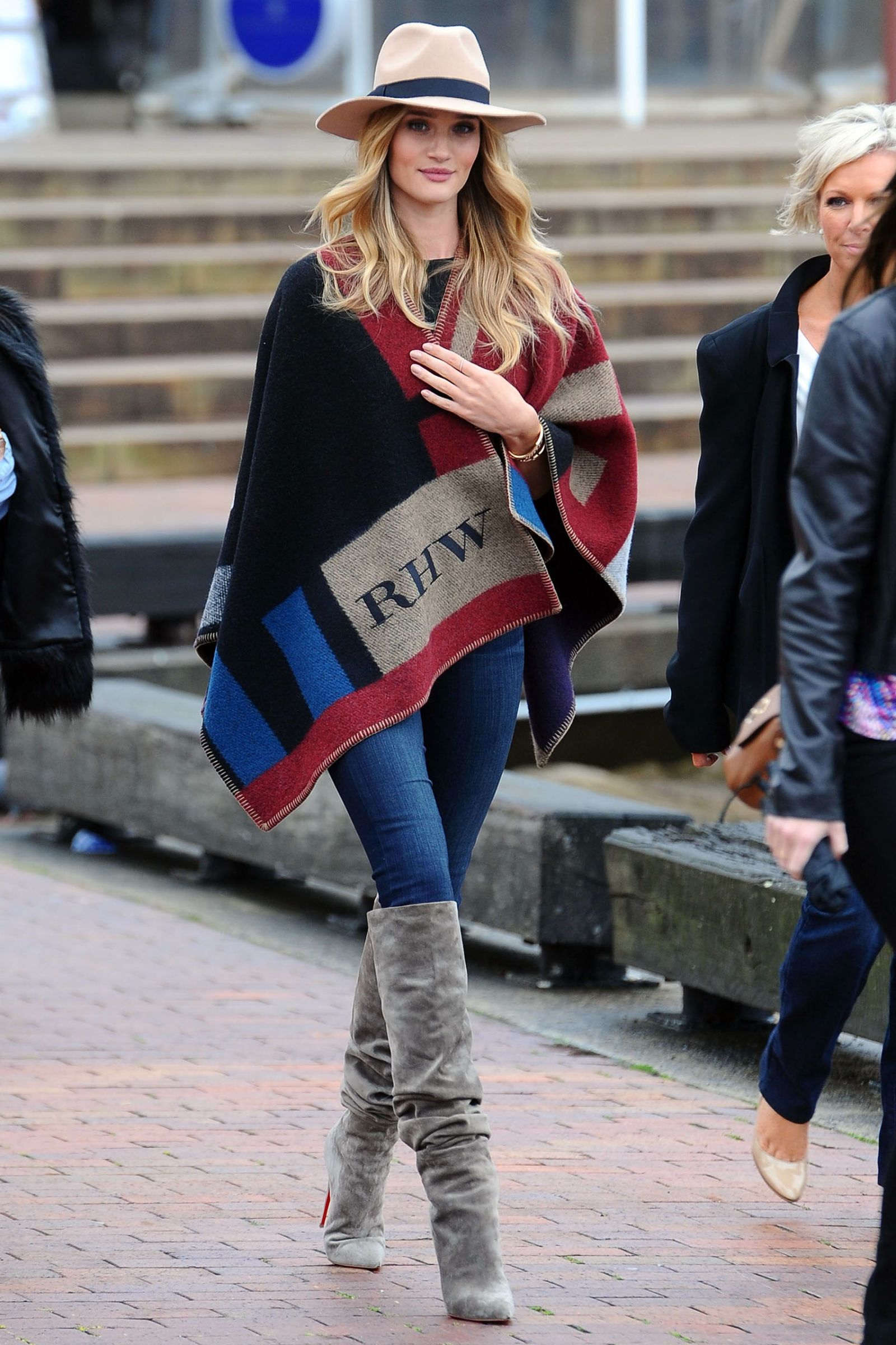 Burberry Cape Coat Best Celebrity Looks In The Burberry Cape