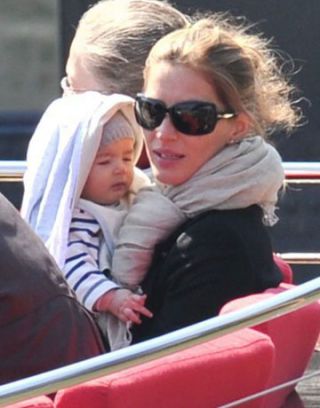 Gisele Bundchen On Breastfeeding - Pictures Of Gisele Bundchen With Her ...