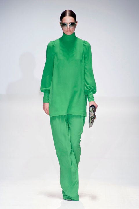 colours that go with emerald green clothes