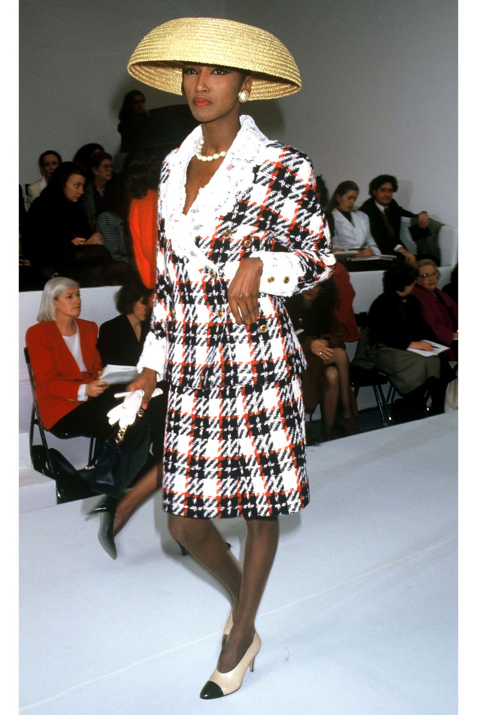 fashion, 1990s, mannequin, half length, wearing red costume, catwalk,  autumn winter, Pret-a-porter, by Chanel, Paris, 1991, 90s Stock Photo -  Alamy