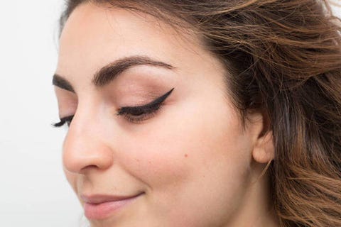 22 Eyeliner Hacks To Transform Your Beauty Routine