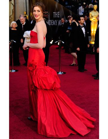 Anne Hathaway Red Carpet Pictures - Red 