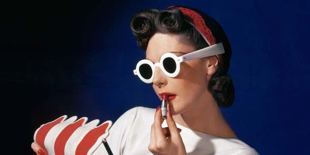 Eyewear, Vision care, Finger, Tobacco products, Earrings, Smoking, Cigarette, Flag of the united states, Gesture, Flag, 