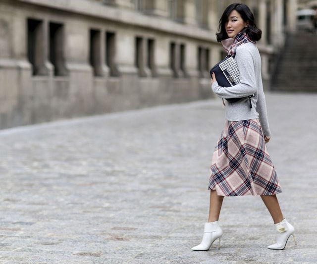 Clothing, Sleeve, Plaid, Human leg, Tartan, Style, Pattern, Street fashion, Knee, Fashion, 