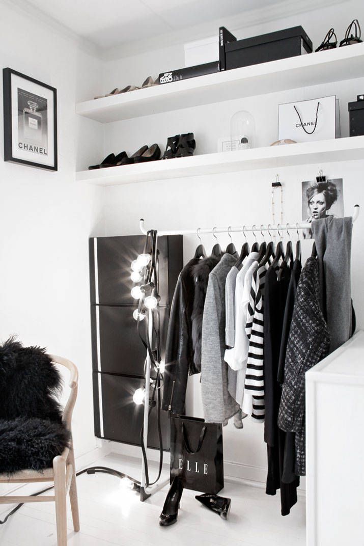 Room, Clothes hanger, Style, Fashion, Grey, Picture frame, Retail, Closet, Collection, Shelving, 