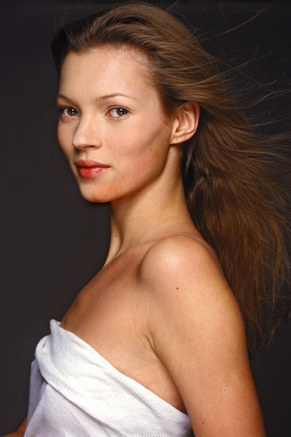 English fashion model Kate Moss, circa 1995. (Photo by Terry O'Neill/Hulton Archive/Getty Images)