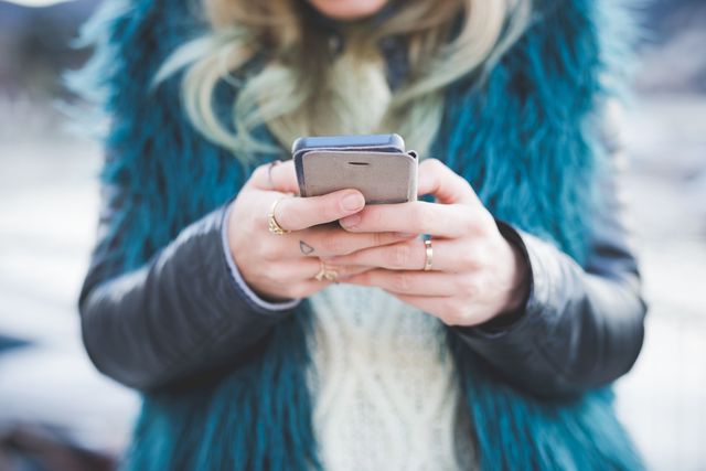 Finger, Textile, Hand, Digital camera, Teal, Nail, Turquoise, Street fashion, Lens, Cameras & optics, 