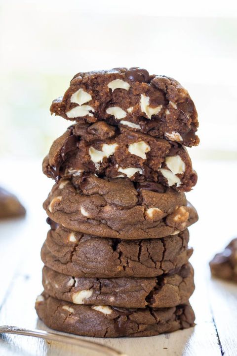 <p>Geloof ons, hier maak je indruk mee.</p><p>Het recept vind je op <a target="_blank" href="http://www.averiecooks.com/2014/05/soft-and-chewy-nutella-white-chocolate-chip-cookies.html">Averie Cooks</a>.</p>