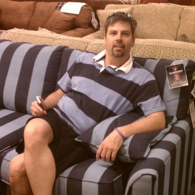 Comfort, Sitting, Furniture, Human leg, Couch, Living room, Knee, Thigh, Lap, Beard, 