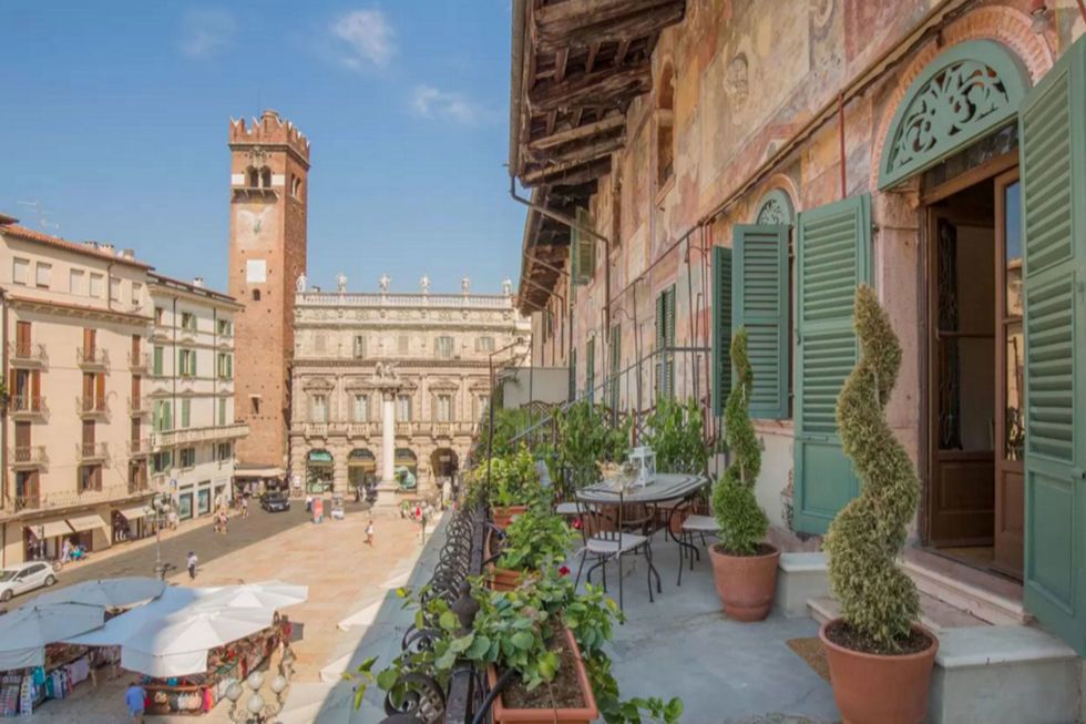 Flowerpot, Arch, Door, Arcade, Mixed-use, Houseplant, Town square, Palace, Courtyard, Medieval architecture, 