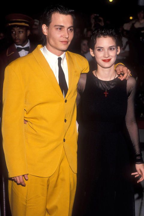 <p>Johnny was duidelijk goed bezig in de jaren '90. Voor Kate Moss was hij samen met Winona Ryder, die hij in '89 ontmoette tijdens een filmpremière - hij was 27, zij 17. In '90 verloofden ze zich, in '93 gingen ze uit elkaar. Saillant detail: Depp tatoeëerde 'Winona Forever' op zijn lichaam, en liet dat later verbouwen tot 'Wino Forever'. </p>