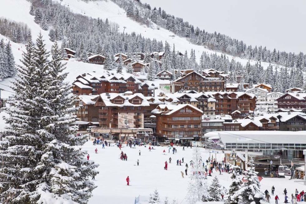 <p>Wat dacht je van een bezoek aan de Alpen waar het goed skiën en zeer glamourous après-skiën is? Verblijf in een resort zodat je na een zware dag op de latten echt tot rust kunt komen. Wij raden Courchevel aan, wiens bevolking grotendeels wordt bepaald door de gasten van de 19 luxueuze vijfsterrenhotels. Keus genoeg dus.</p>