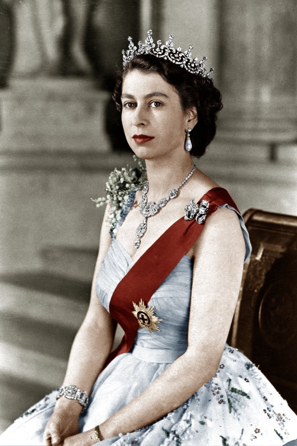 La reine Elisabeth II d'Angleterre (n1926, fille de GeorgeVI) ici le 6 fevrier 1952, il s'agit d'une photo officielle lors de son accession au trone anglais -- queen Elizabeth II of England (b1926 daughter of GeorgeVI) here in february 1952, it's an official picture when she acceded to the throne colorized document