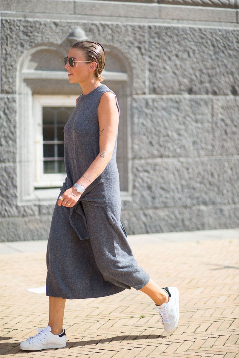 <p>You can never go wrong with the simplicity of a sheath midi dress and all-white trainers. </p>