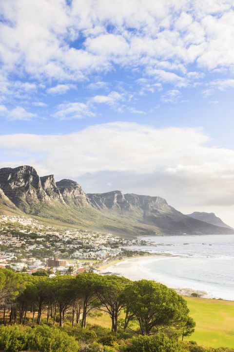 <p>Het mag dan wel ongeveer een hele dag kosten om Kaapstad te bereiken, het geweldige uitzicht vanaf de Tafelberg is het meer dan waard.</p>