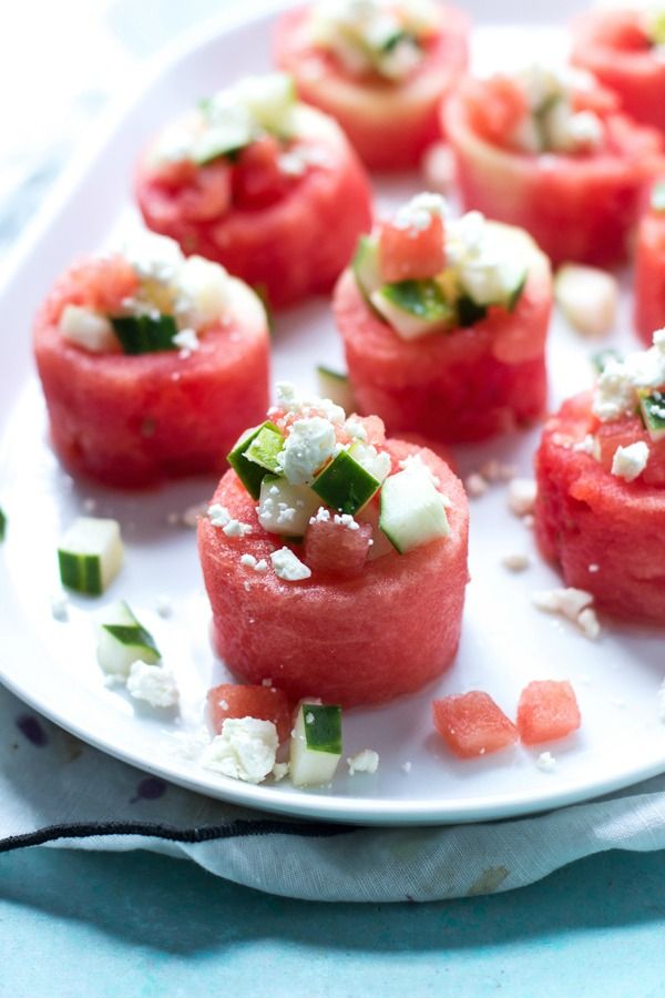 <p>Niets belichaamt zomer meer dan de watermeloen. Voeg wat komkommer en feta toe voor een hartige bite.<br></p><p><strong>Het recept vind je op <a href="http://www.cookingforkeeps.com/2015/07/07/watermelon-cucumber-and-feta-salad-cups/#comment-34687" target="_blank">Cooking for Keeps</a>.</strong></p>