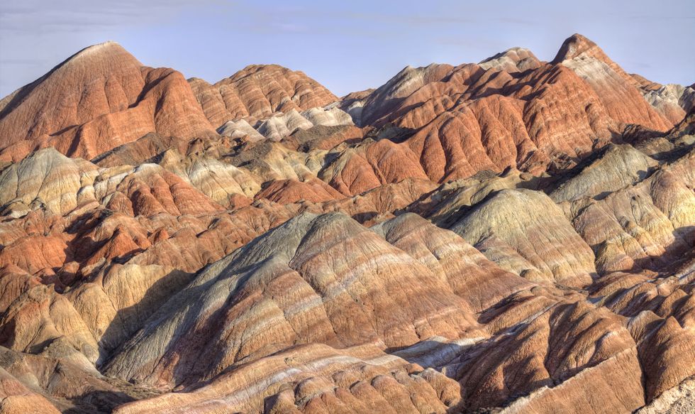 <p>Nog maar kort op de Werelderfgoedlijst, dit geologisch park in China . Zie het als de Chinese Rocky Mountains: bijzondere bergen die bestaan uit lagen van steen en mineralen in verschillende kleuren.</p>