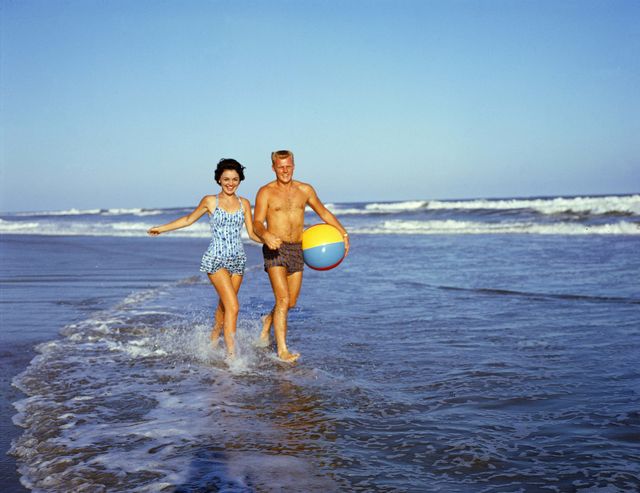 Fun, People on beach, Standing, Leisure, People in nature, Summer, Outdoor recreation, Beach, Ocean, Vacation, 