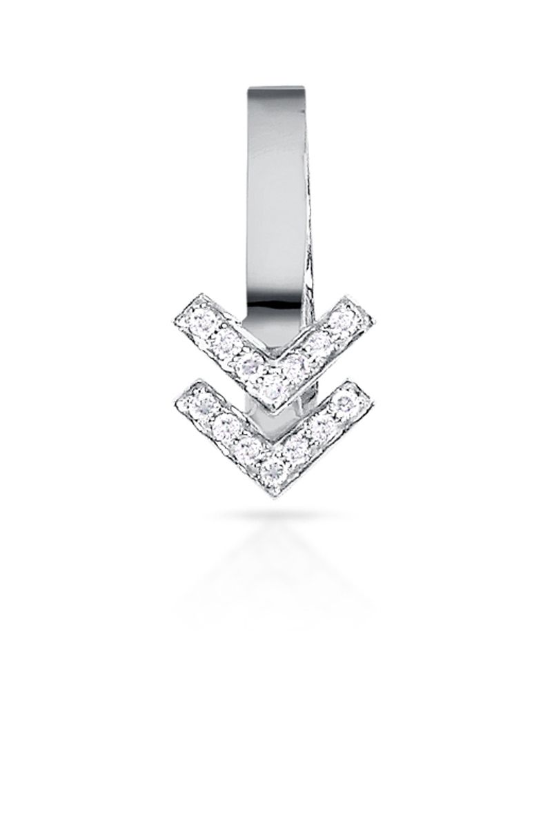 <p><strong>Carbon & Hyde</strong> ear cuff, €627, <a href="http://carbonandhyde.com/shop/chevron-ear-cuff-white-gold/" target="_blank">carbonandhyde.com</a>. </p>