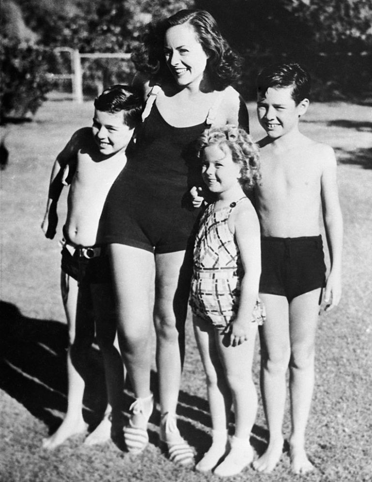 <p>Charlie Chaplin's wife Paulette Goddard with her two sons and Shirley Temple vacation together in Palm Springs, California.</p><p>Other celebrity visitors this year: film director Wesley Ruggles, author Cornelius Vanderbilt IV.</p>