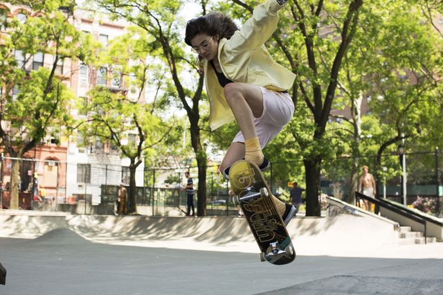 Human leg, Knee, Street fashion, Jumping, Waist, Street sports, Rolling, Skating, Skateboarding, Roller sport, 