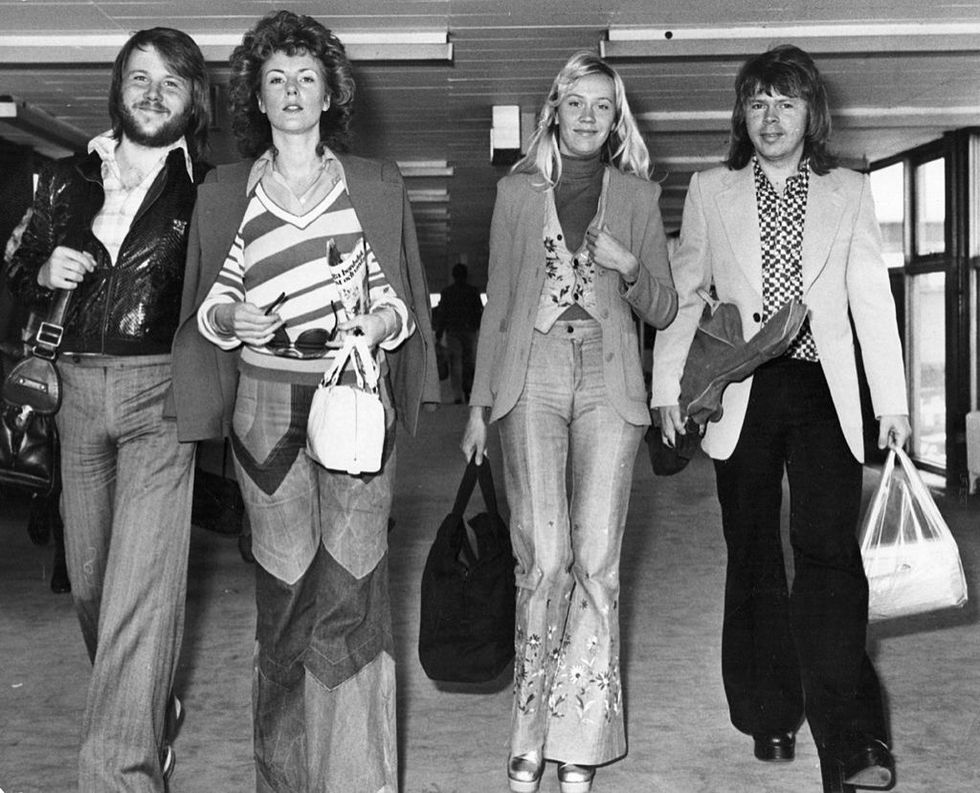 <p>Plateauzolen, f<em>lares</em>, hier en daar van spijkerstof, bont en heel veel patchwork: het werd bij ABBA niet gauw te veel. </p>