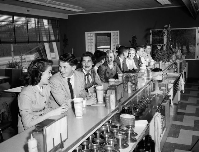 Barware, Bottle, Monochrome photography, Black-and-white, Employment, Houseplant, Drinking establishment, Restaurant, Science, Customer, 