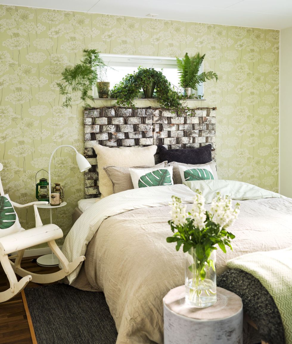 Room, Interior design, Green, Wall, Textile, Bedding, Furniture, Linens, Floor, Home, 