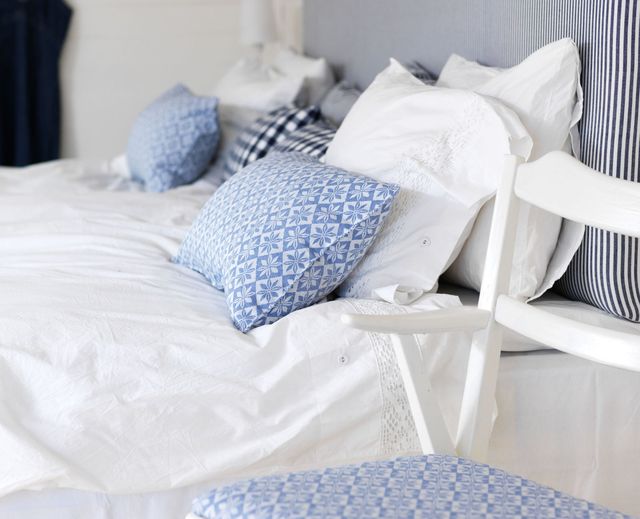 Blue, Textile, Room, Bedding, Linens, Bed sheet, Azure, Bedroom, Grey, Electric blue, 