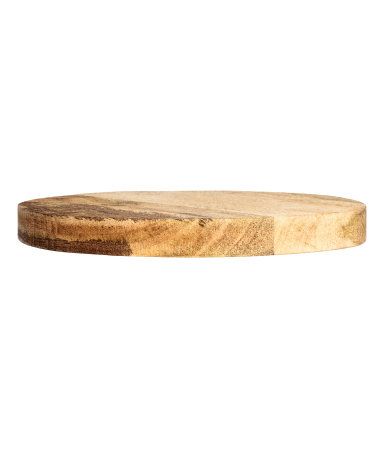 <p>Deze mag niet in huis ontbreken:&nbsp;een mooie houten snijplank.&nbsp;<a href="http://www.hm.com/nl/product/55345?article=55345-A&amp;cm_vc=SEARCH" target="_blank">H&amp;M</a> <span class="redactor-invisible-space" data-verified="redactor" data-redactor-tag="span" data-redactor-class="redactor-invisible-space"></span> heeft hem voor € 14,99.<span class="redactor-invisible-space" data-verified="redactor" data-redactor-tag="span" data-redactor-class="redactor-invisible-space"><span class="redactor-invisible-space" data-verified="redactor" data-redactor-tag="span" data-redactor-class="redactor-invisible-space"></span></span></p>