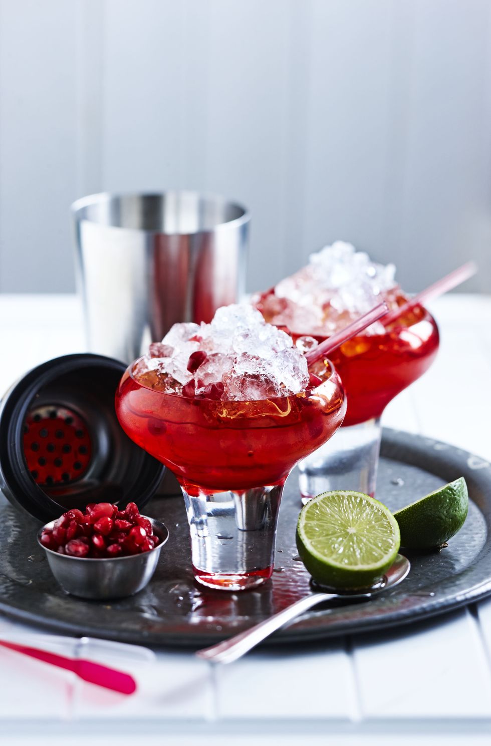 <p><a href="http://toriavey.com/toris-kitchen/2013/12/pomegranate-champagne-cocktail/" target="_blank">Serve chilled</a> in the summer and without ice during the holiday season. </p><p><strong>Ingredients:</strong>
</p><p>2 Tbsp. Pure 100% Pomegranate Juice, chilled</p><p>1 Tbsp. Cointreau</p><p>1/2 tsp. Pomegranate Seeds</p><p>1/2 tsp. Sweetened Lime Juice</p><p>Champagne or Sarkling Wine, chilled</p><p><strong>Directions: </strong></p><p>Spoon the pomegranate seeds into the bottom of a glass. Add pomegranate juice, Cointreau, and sweetened lime juice. Top off the flute with chilled champagne or sparkling wine and ice. <br></p>