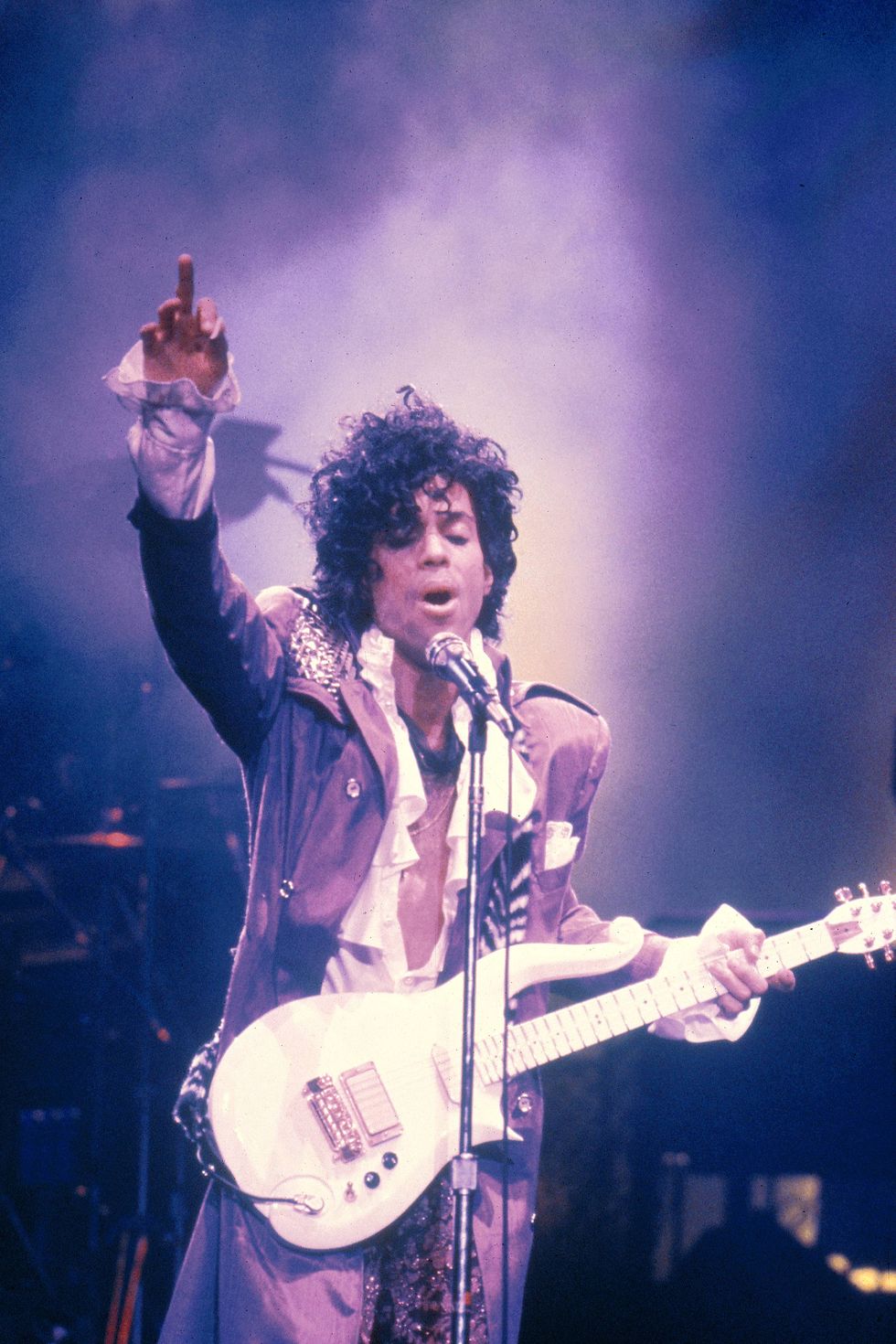 <p>Prince is zo iconisch, dat weet iedereen. hij won&nbsp;32 Grammy-nominaties en won daar zeven van. Helaas overleed hij veel te vroeg aan een overdosis.</p>