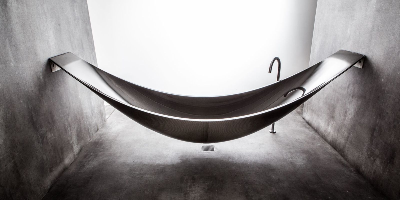 licentie Gematigd uit Splinterworks ontwerpt bad in de vorm van een hangmat.