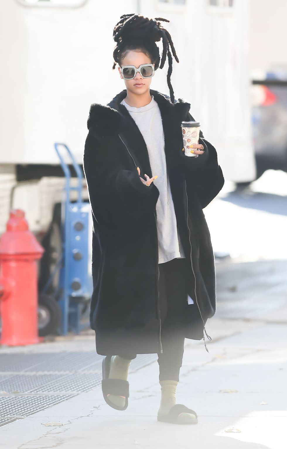 <p>The only time you'll catch Rihanna looking less than Rihanna is literally when she's not playing herself on the set of the new <em data-redactor-tag="em" data-verified="redactor">Ocean's</em> movie.</p>