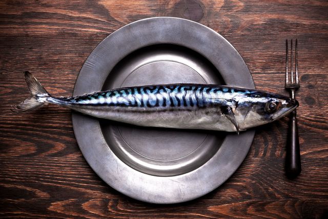 Fish, Grey, Fish, Mackerel, Kitchen utensil, Ray-finned fish, Silver, Marine biology, Cutlery, Tail, 