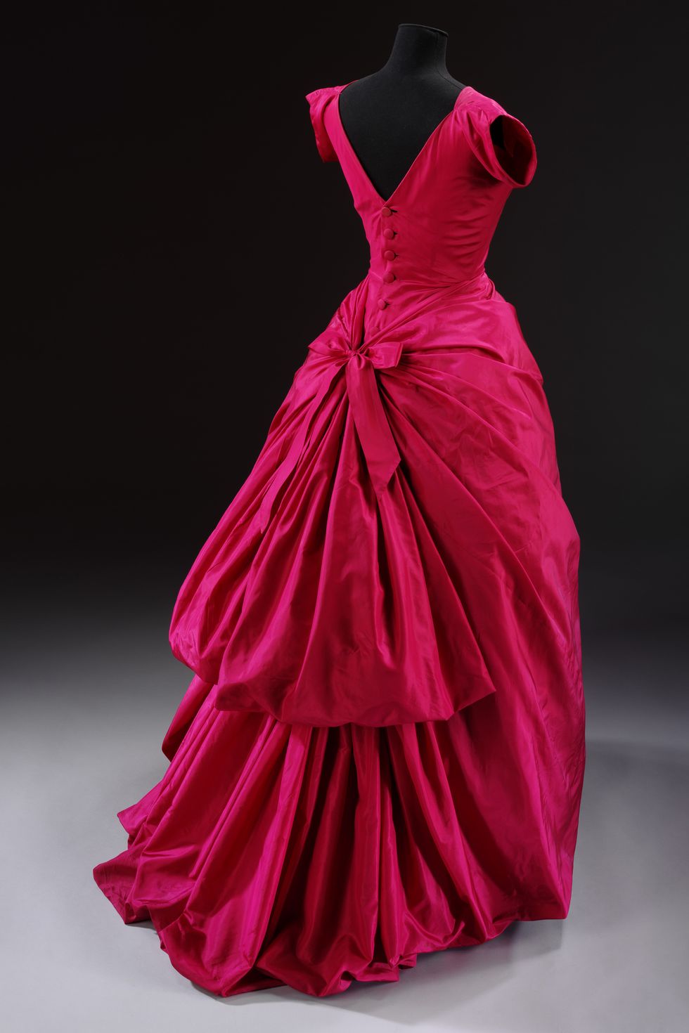 Textile, Red, Magenta, Dress, Pink, One-piece garment, Formal wear, Fashion, Gown, Carmine, 
