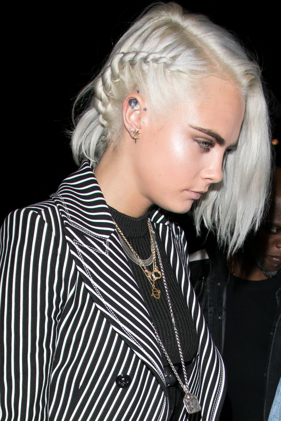 <p>During PFW, Delevingne played up her new silver platinum dye job with a frosty highlight.</p>