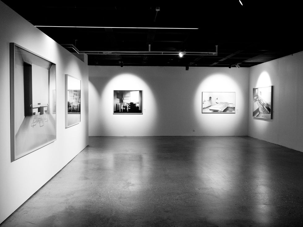White, Black, Black-and-white, Light, Art gallery, Monochrome photography, Building, Exhibition, Monochrome, Tourist attraction, 