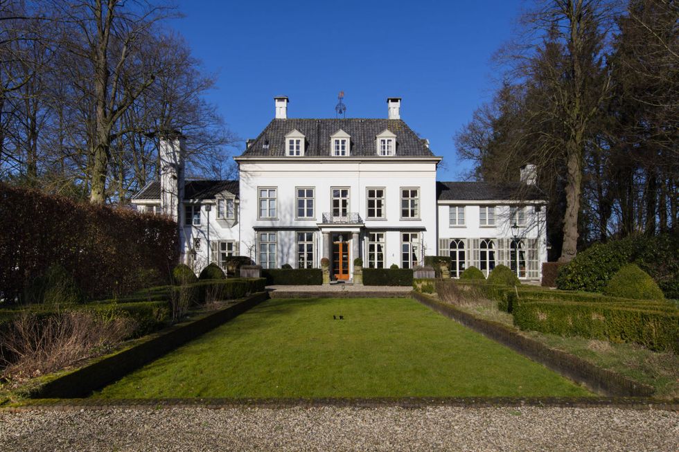 Estate, Property, Building, Mansion, House, Château, Manor house, Home, Stately home, Architecture, 