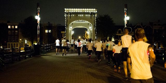 Night, Crowd, Arch, Street light, Midnight, Pedestrian, Endurance sports, Running, Flag, Long-distance running, 