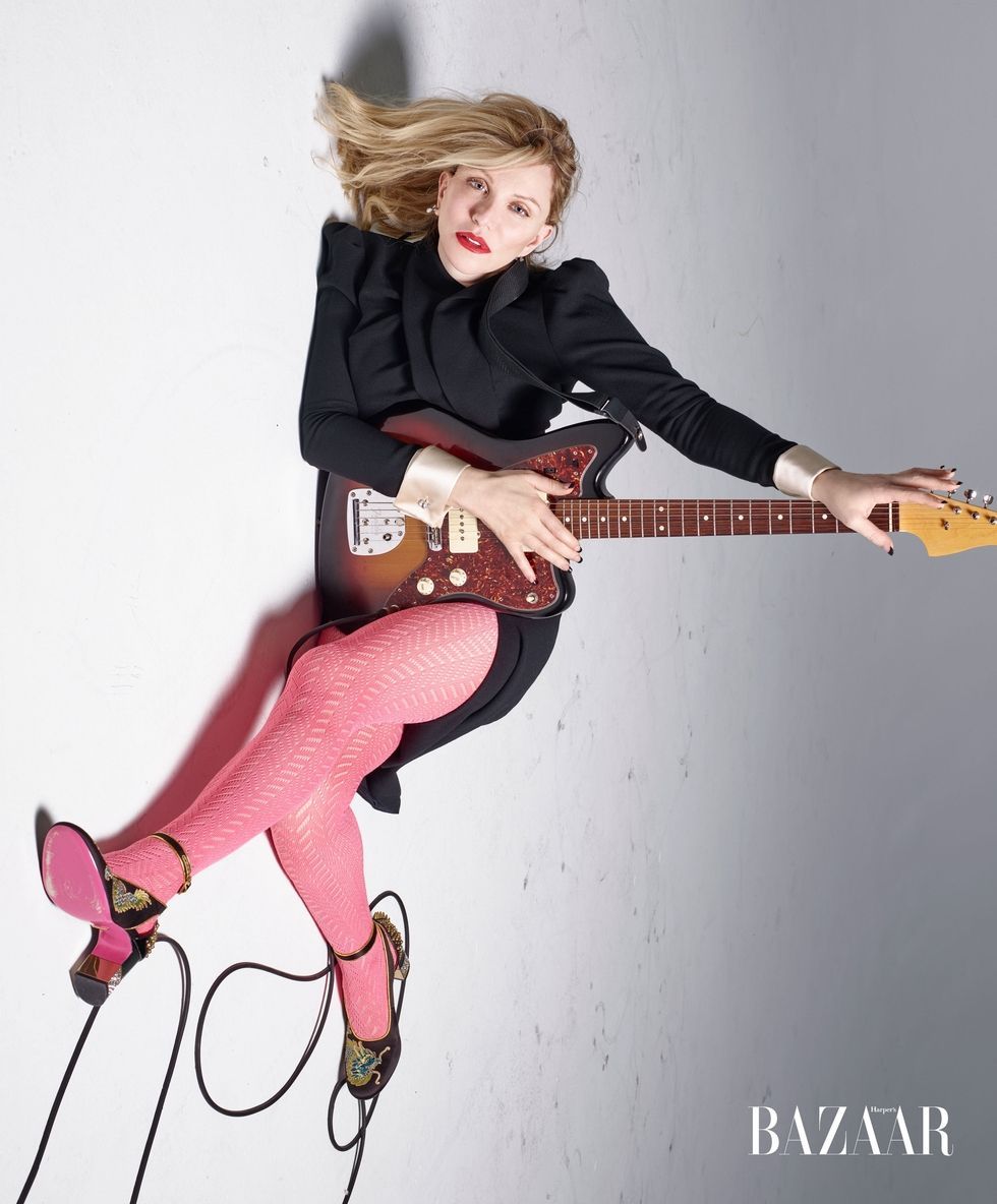 Leg, Outerwear, Style, Knee, Magenta, Thigh, Blond, Foot, High heels, Ankle, 