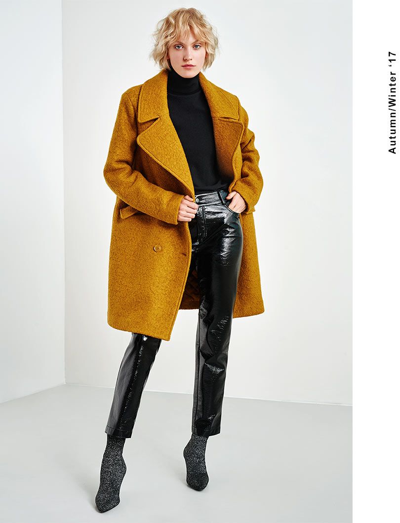 Clothing, Overcoat, Coat, Yellow, Outerwear, Fashion, Fashion model, Trench coat, Footwear, Knee, 