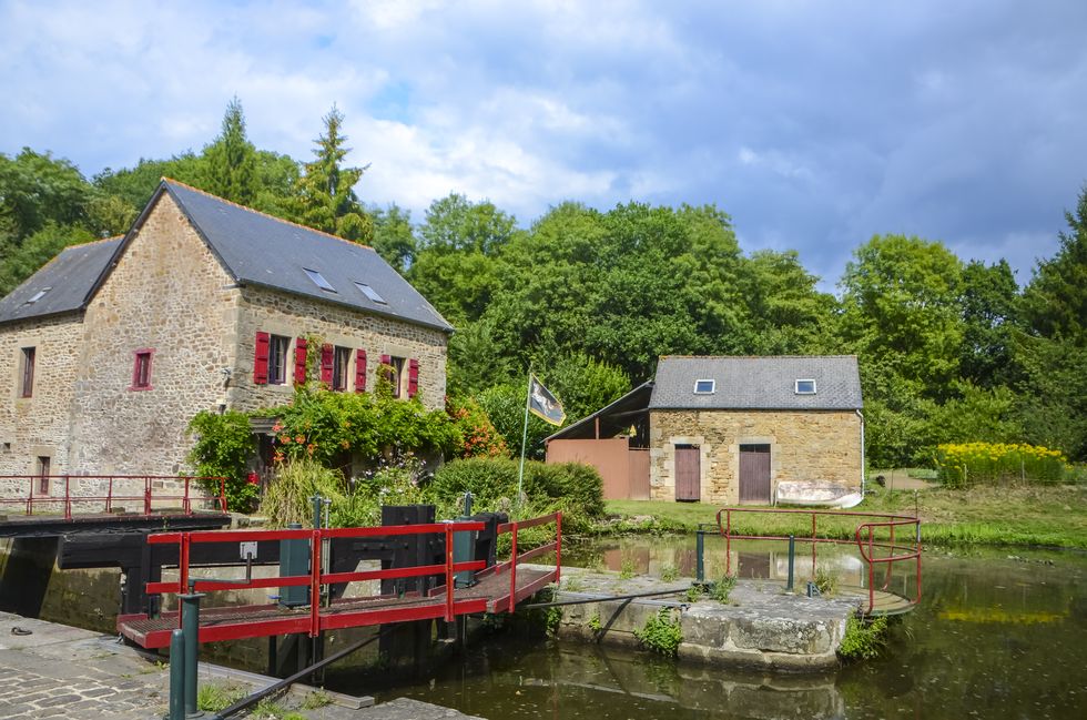 Waterway, Canal, House, Property, Cottage, Water, Tree, Building, River, Rural area, 