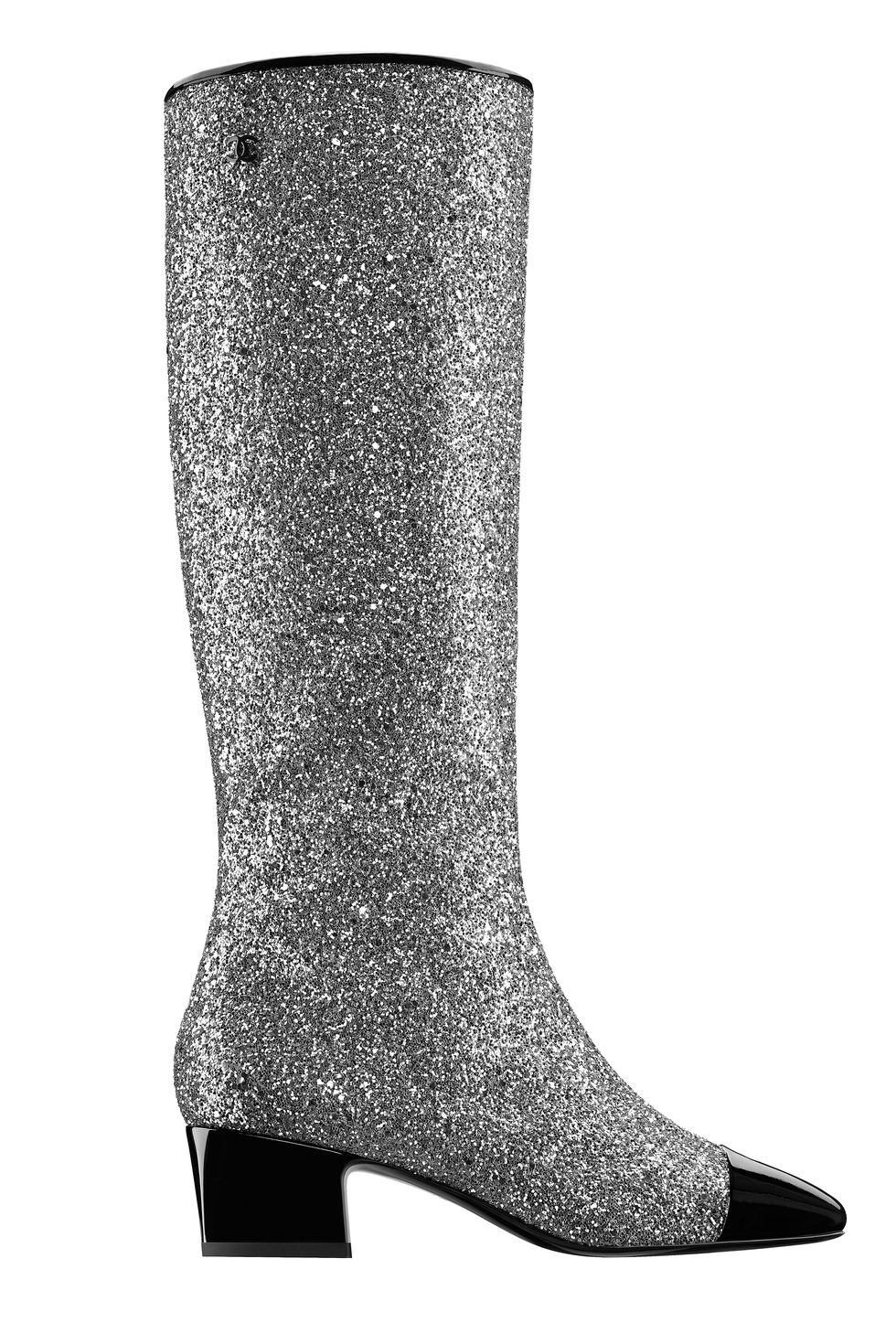 <p>De glitterende hak die geheel aansluit op de heelal trend is van Chanel.</p><p><a href="http://www.chanel.com/en_GB/fashion/products/shoes/g/s.high-boots-gliterred-fabric-patent.17K.G33220Y52302C0625.c.17K.html" target="_blank" data-tracking-id="recirc-text-link">Chanel.com</a><span class="redactor-invisible-space" data-verified="redactor" data-redactor-tag="span" data-redactor-class="redactor-invisible-space">,&nbsp;</span>€&nbsp;1400<span class="redactor-invisible-space" data-verified="redactor" data-redactor-tag="span" data-redactor-class="redactor-invisible-space"></span>,-<span class="redactor-invisible-space" data-verified="redactor" data-redactor-tag="span" data-redactor-class="redactor-invisible-space"></span></p>