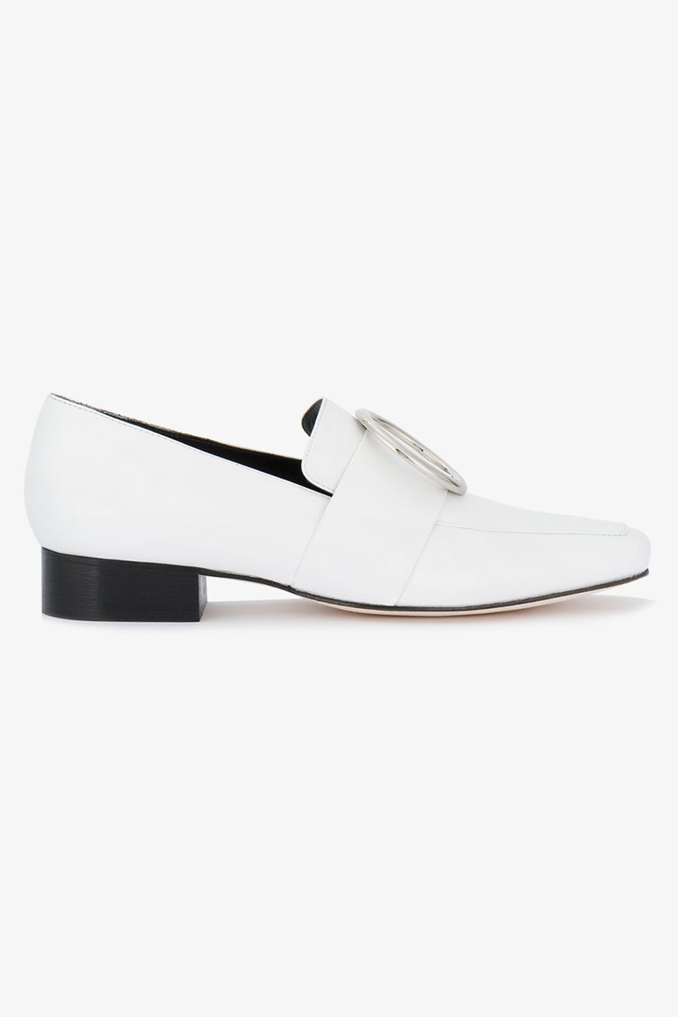 <p>Maak je outfit net wat futuristische met een paar witte instappers.</p><p><a href="https://www.brownsfashion.com/nl/shopping/white-leather-harput-loafers-12196885" target="_blank" data-tracking-id="recirc-text-link">Brownsfashion.com</a><span class="redactor-invisible-space" data-verified="redactor" data-redactor-tag="span" data-redactor-class="redactor-invisible-space"></span>, € 375,-</p>