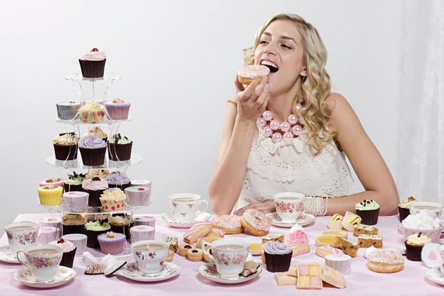 Cake decorating, Pink, Icing, Cake, Sweetness, Food, Buttercream, Dessert, Cupcake, Baking, 